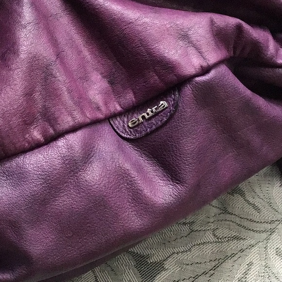 Purple italian leather hobo bag, large bag with zip top, soft distressed leather - Picture 2 of 16